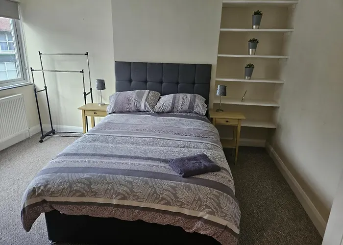 Leigh-On-Sea Retreat - 2 Bedroom Apartment