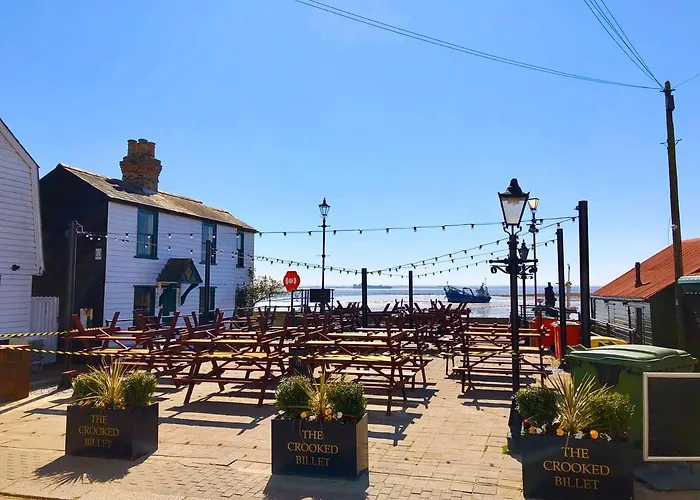 Leigh-On-Sea Retreat - 2 Bedroom Apartment