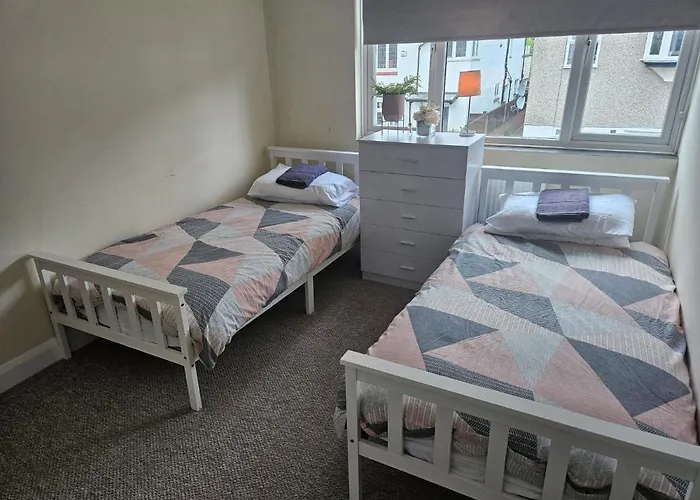 Leigh-On-Sea Retreat - 2 Bedroom Apartment