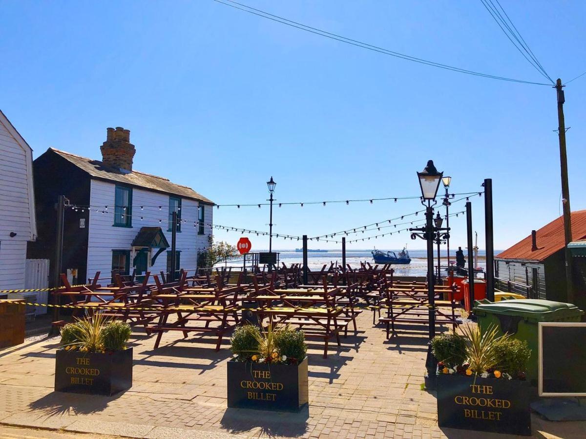 Retreat - 2 Bedroom * Leigh-on-Sea