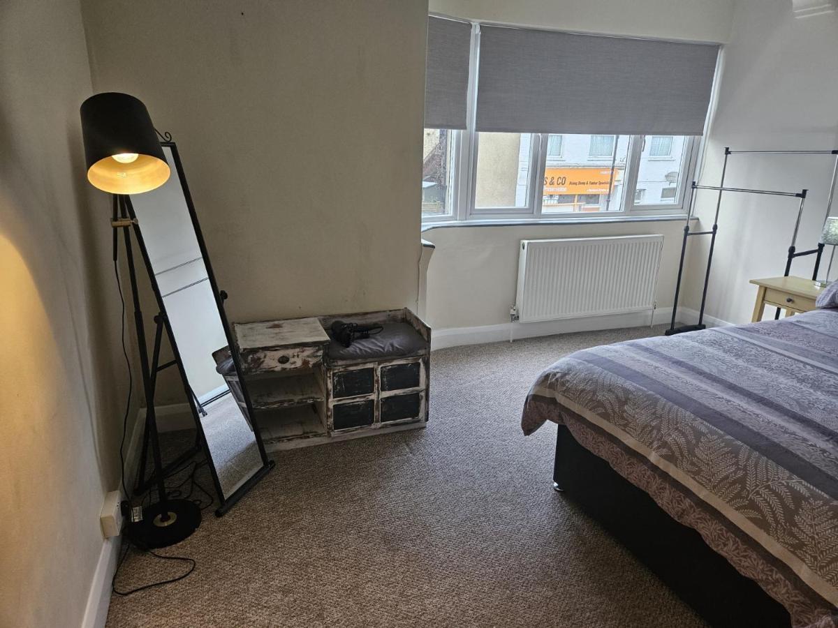 Apartment Retreat - 2 Bedroom Leigh-on-Sea