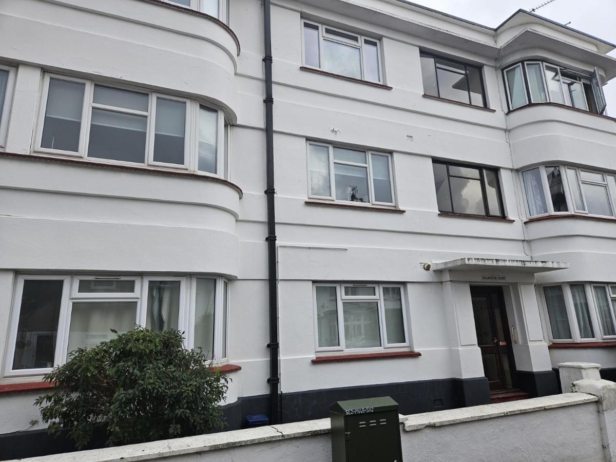 Retreat - 2 Bedroom Leigh-on-Sea